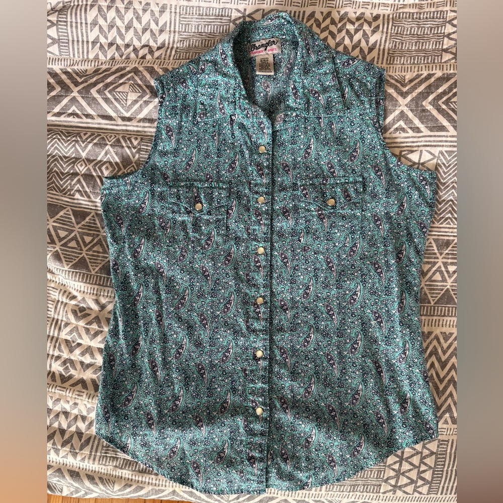 Wrangler snap button shirt. Womens size Small